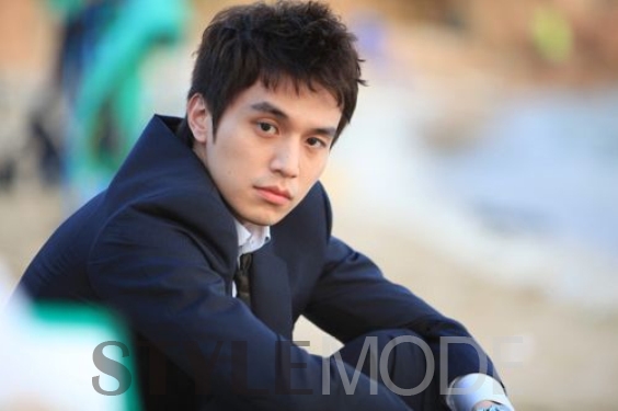 “地狱使者“李东旭，300多岁穿这样！