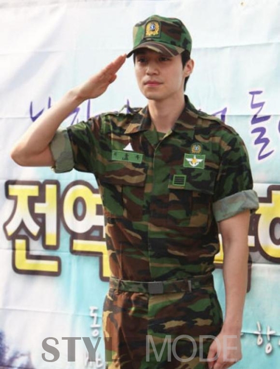 “地狱使者“李东旭,300多岁穿这样! “地狱使者“李东旭,300多岁穿这样!