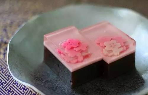 美到犯规日本樱花限定美食 你舍得放进嘴里吗?