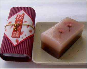 美到犯规日本樱花限定美食 你舍得放进嘴里吗?