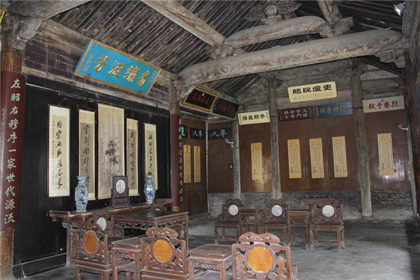 何氏宗祠内的议事厅