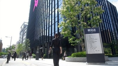 《校对女孩》.jpeg