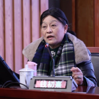 07 钱初熹教授做“面向未来：艺术教育新动向”的讲座_副本.jpg
