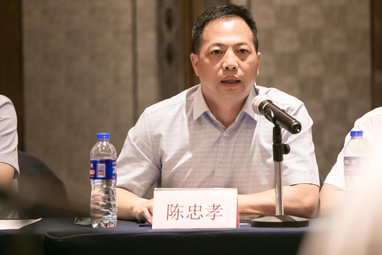 长春市工商联举办“传承红色基因 激发奋进力量——长春市民营经济人士‘永远跟党走’主题党日”活动-中国彩虹网
