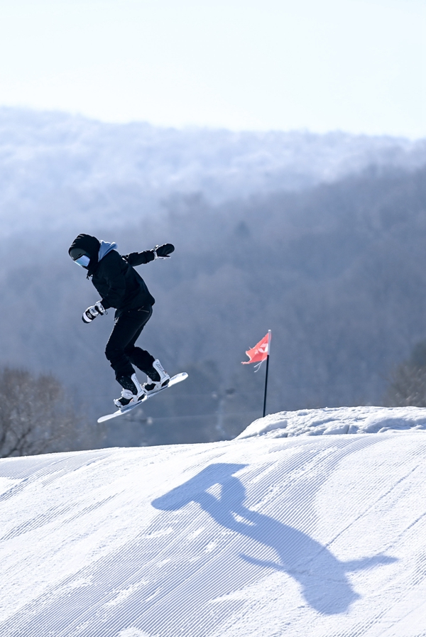 吉林:赏冰玩雪过大年