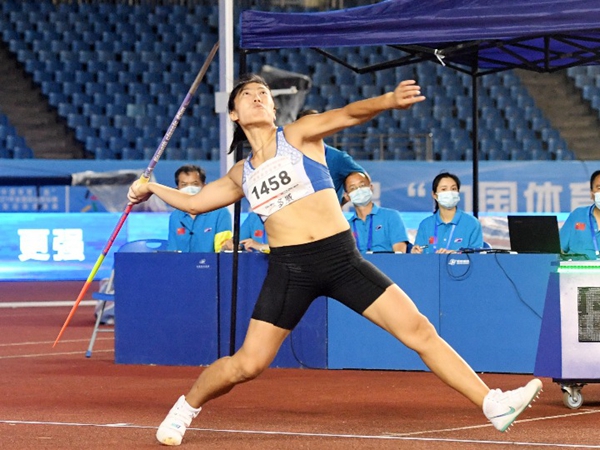 全国田径锦标赛吕会会夺女子标枪冠军