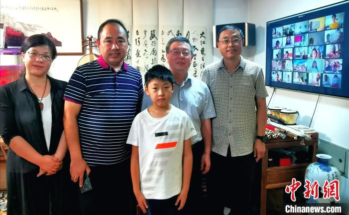 闭营仪式在山西省侨联“侨胞之家”单位——山西省音乐家协会竹笛学会举行。　杨杰英 摄